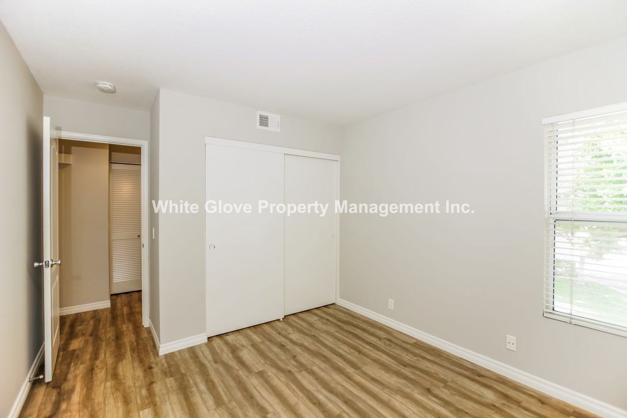 2 Menlo Aisle - Photo 6 of 11