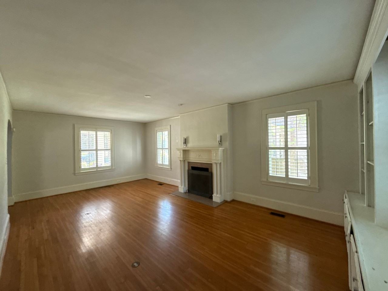 1821 The Plz - Photo 3 of 26