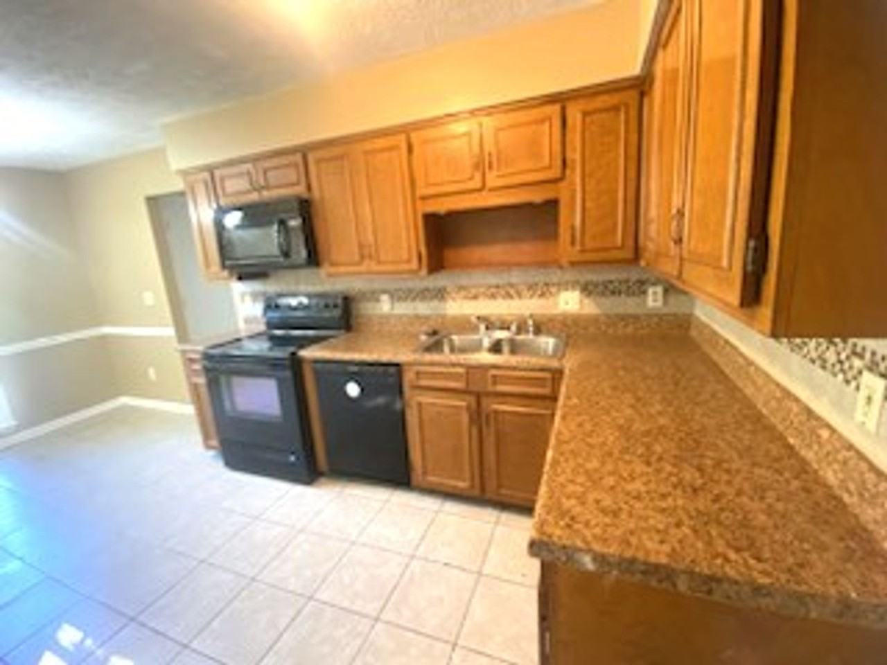 6674 Foxdale Dr - Photo 3 of 13