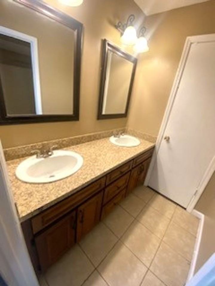 6674 Foxdale Dr - Photo 7 of 13