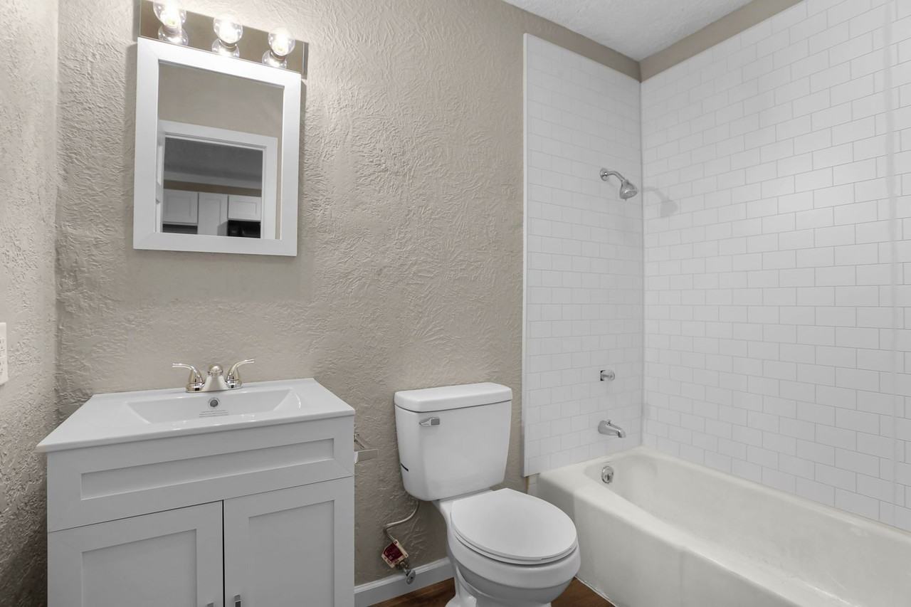 Sunshine Apartments - Photo 2 of 18