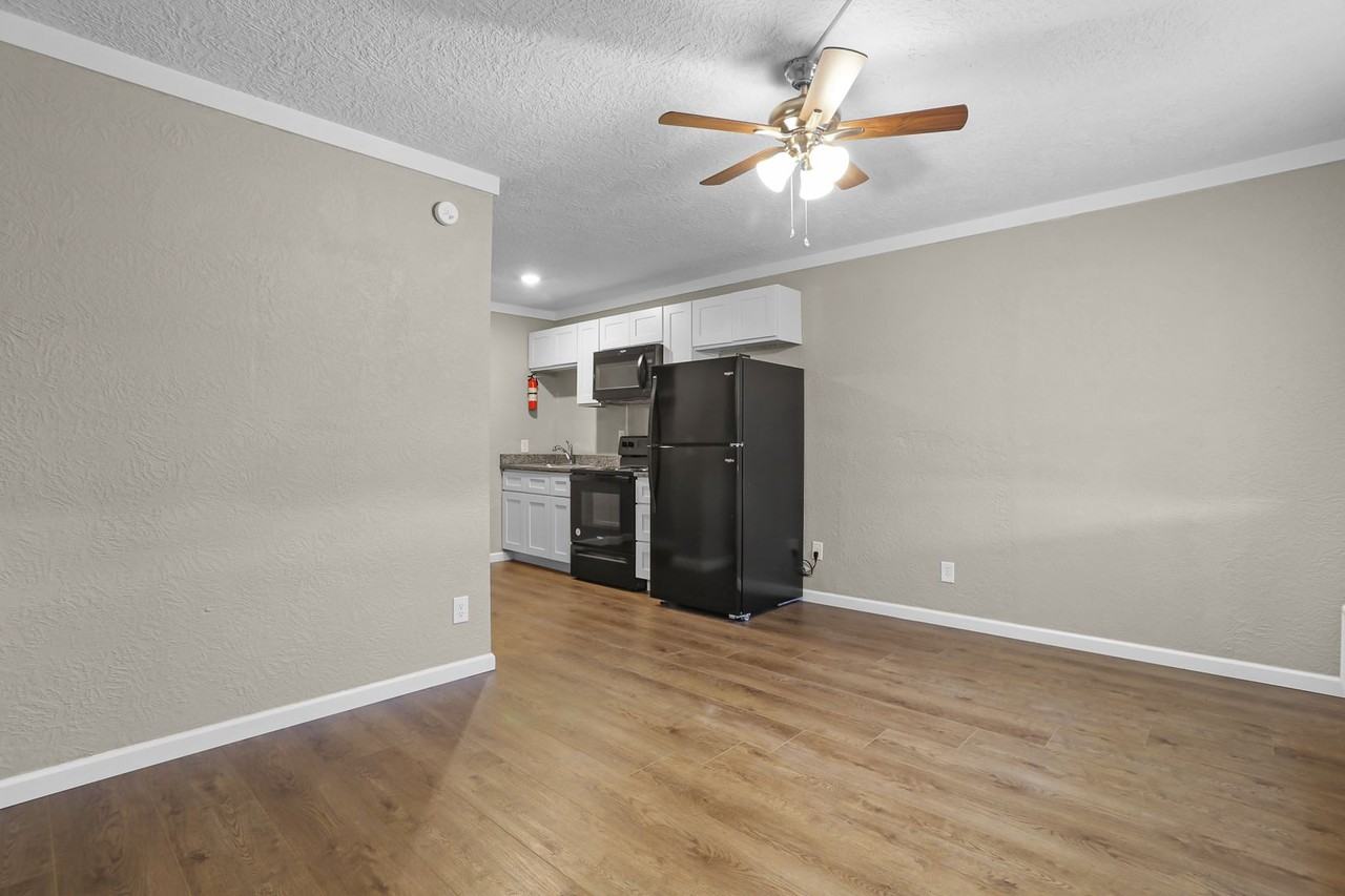 Sunshine Apartments - Photo 3 of 18