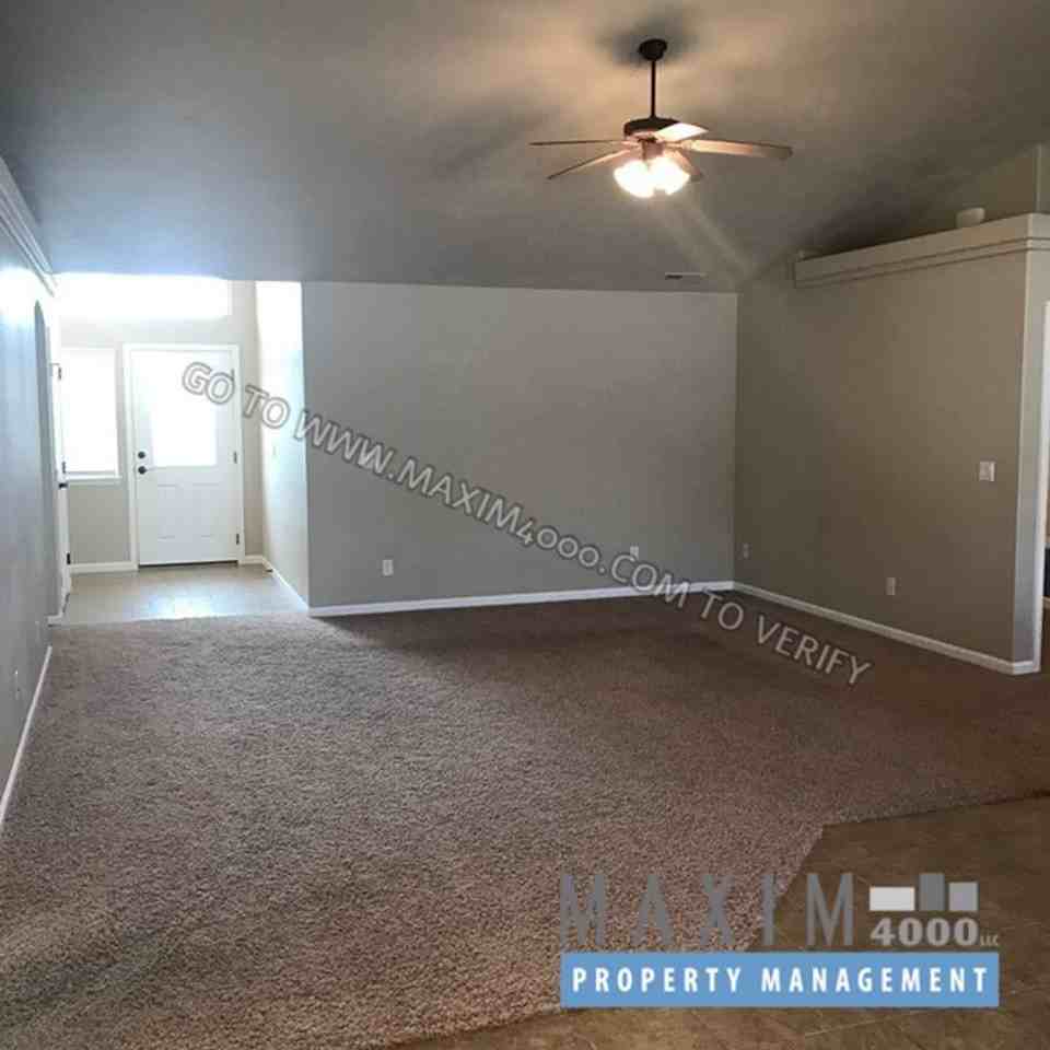 647 Zoe Ln - Photo 3 of 11