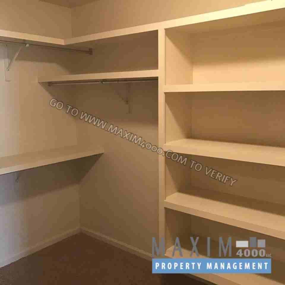 647 Zoe Ln - Photo 7 of 11