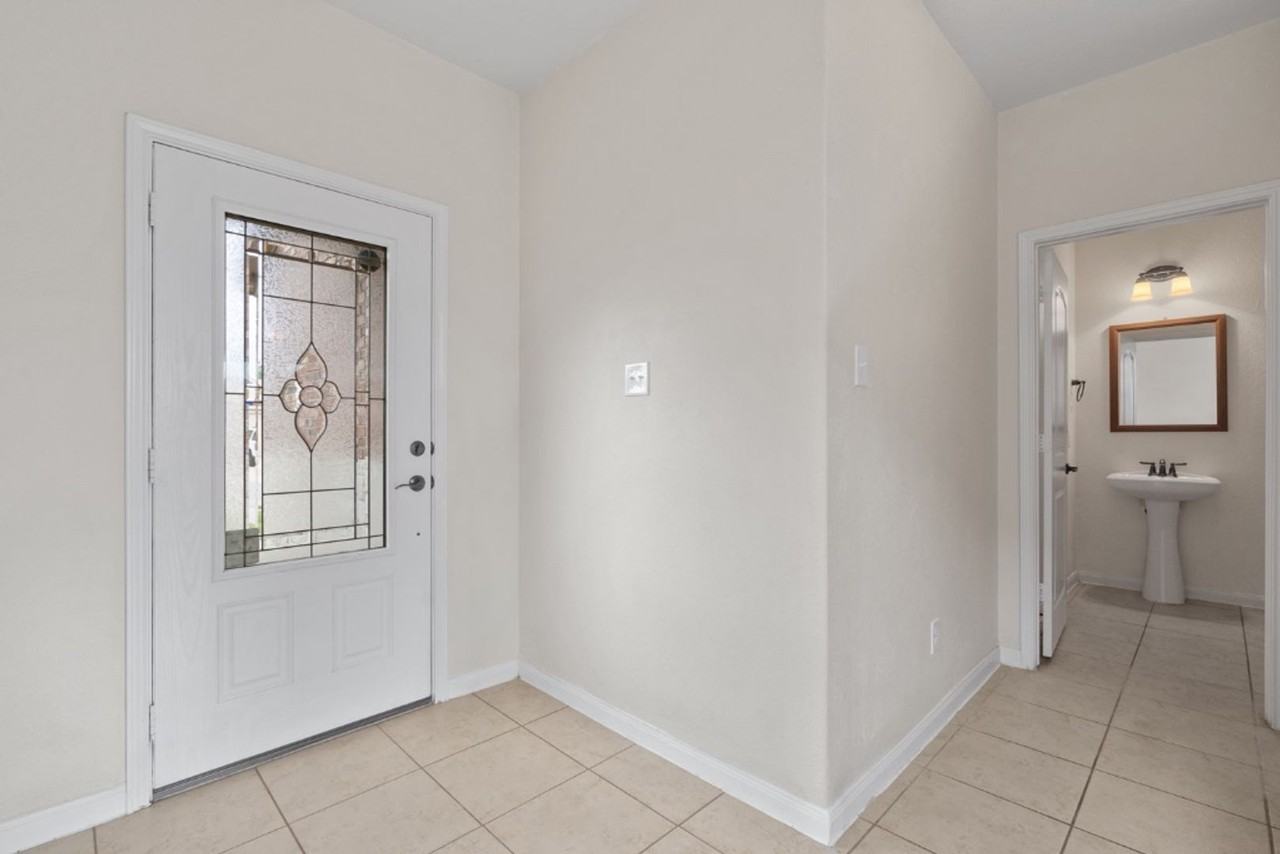 1445 Treeta Trl - Photo 6 of 28