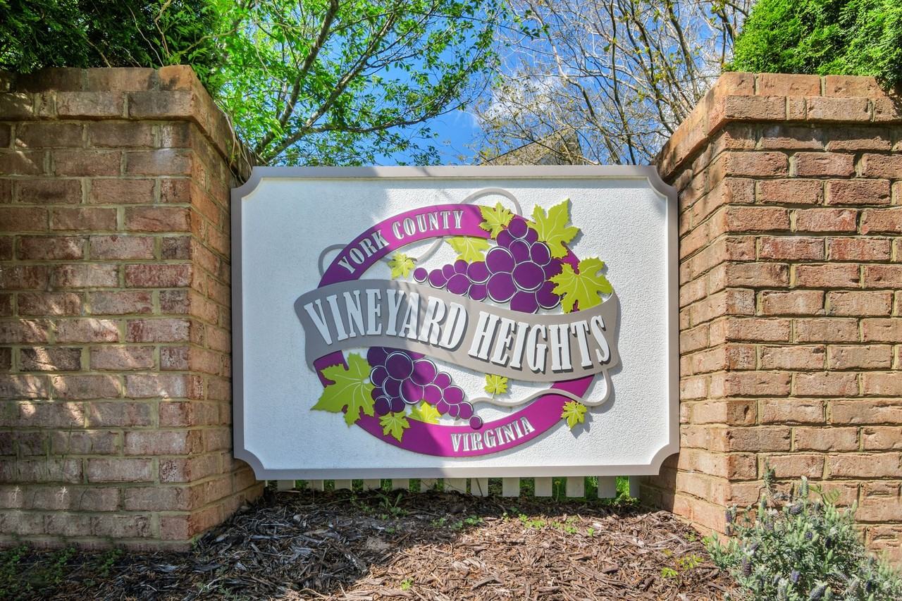 105 Burgundy Rd - Photo 2 of 43