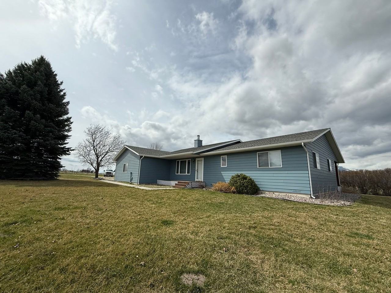 1687 Simpson Ln - Photo 2 of 26