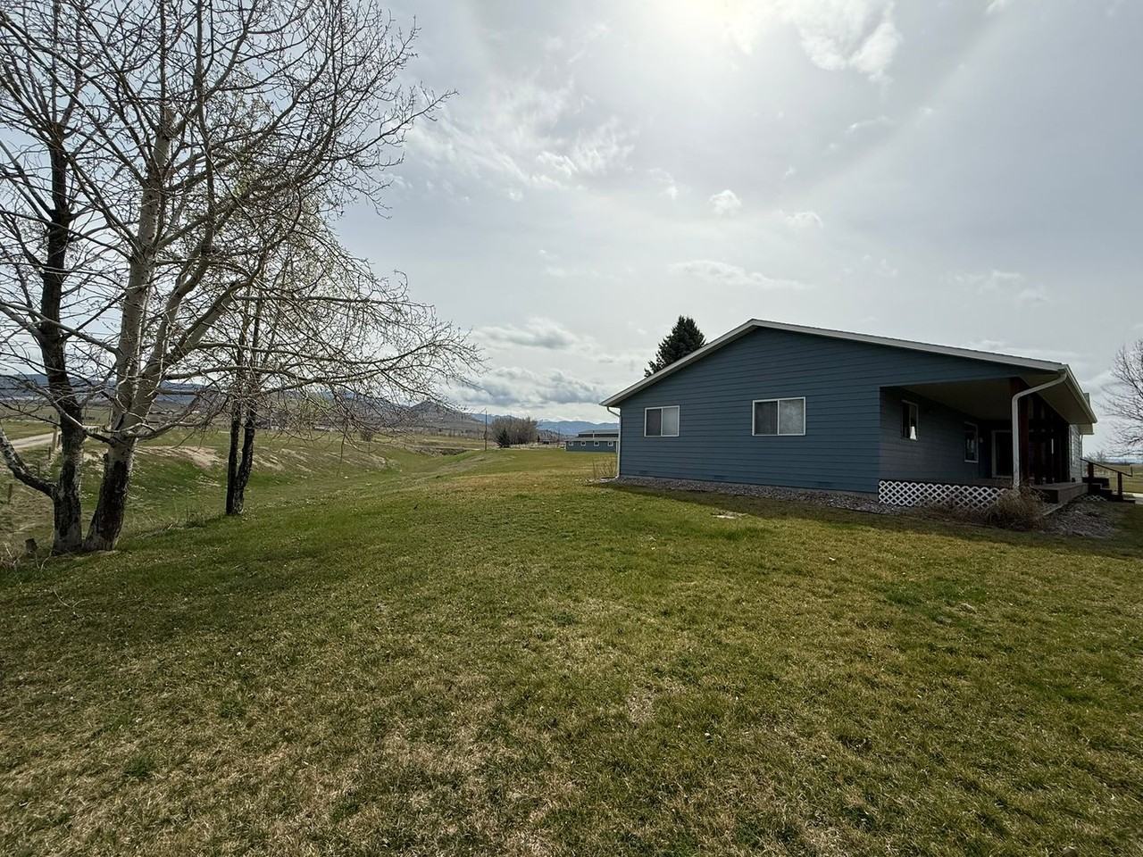 1687 Simpson Ln - Photo 3 of 26