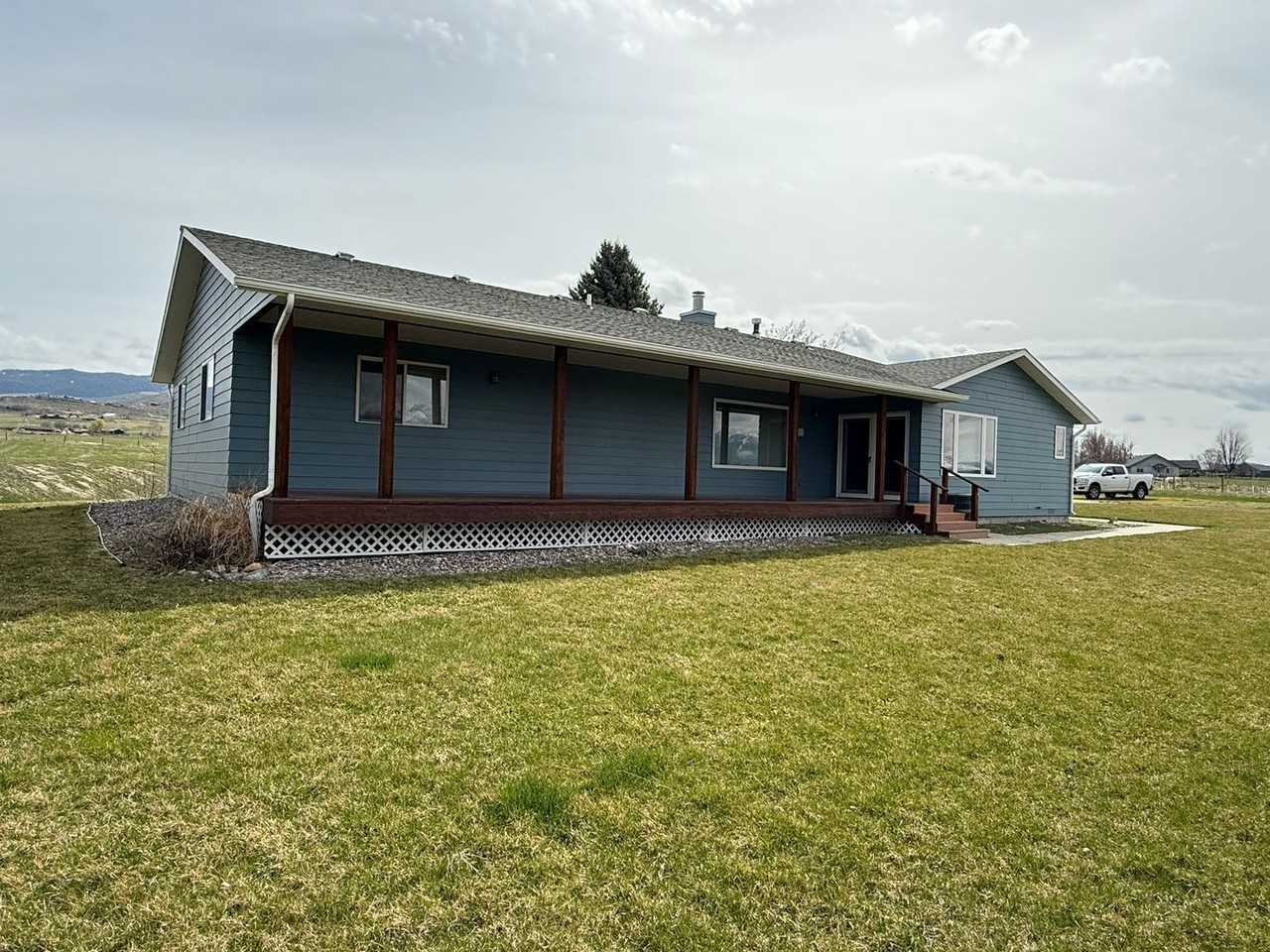 1687 Simpson Ln - Photo 4 of 26