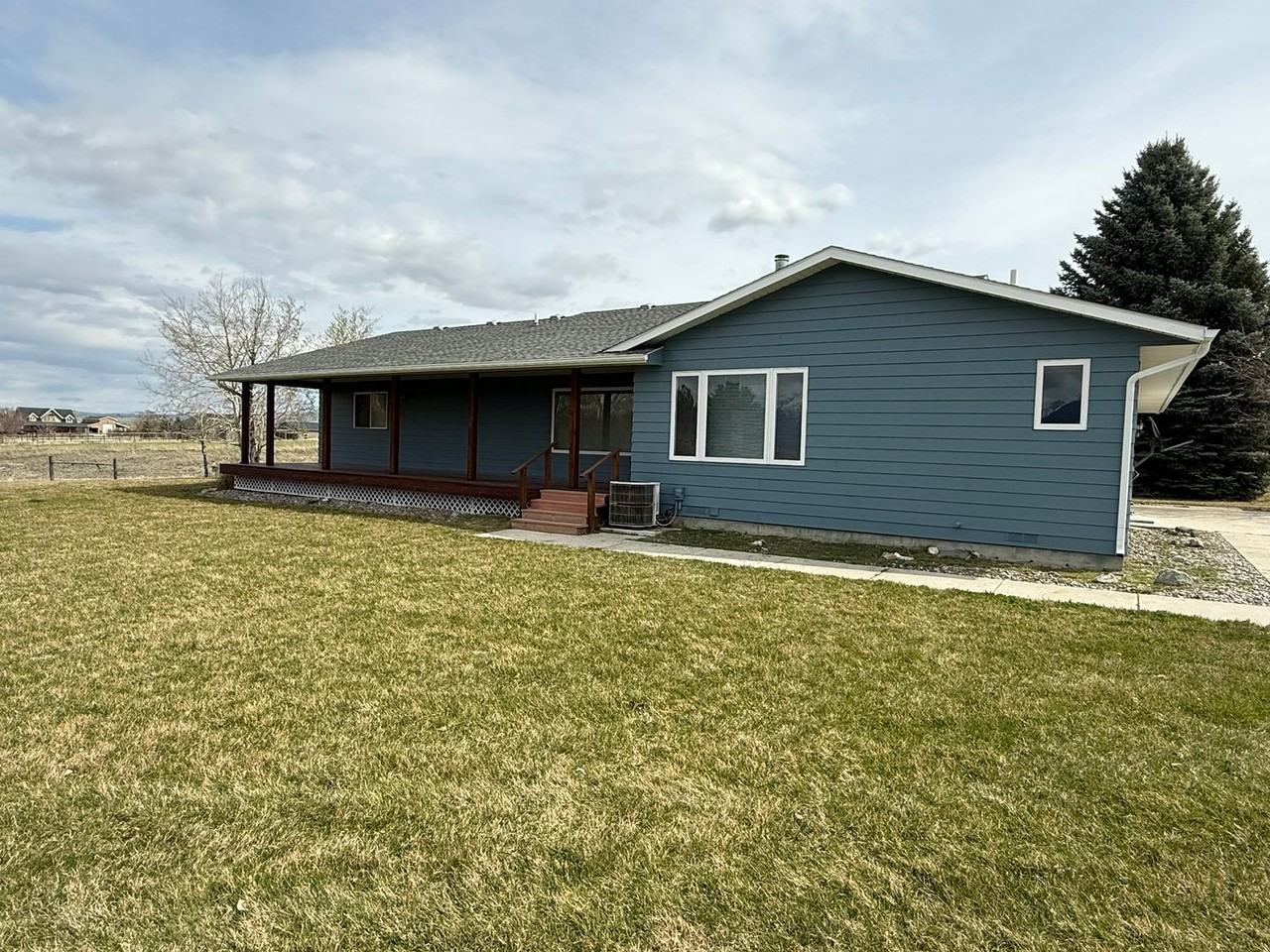 1687 Simpson Ln - Photo 5 of 26