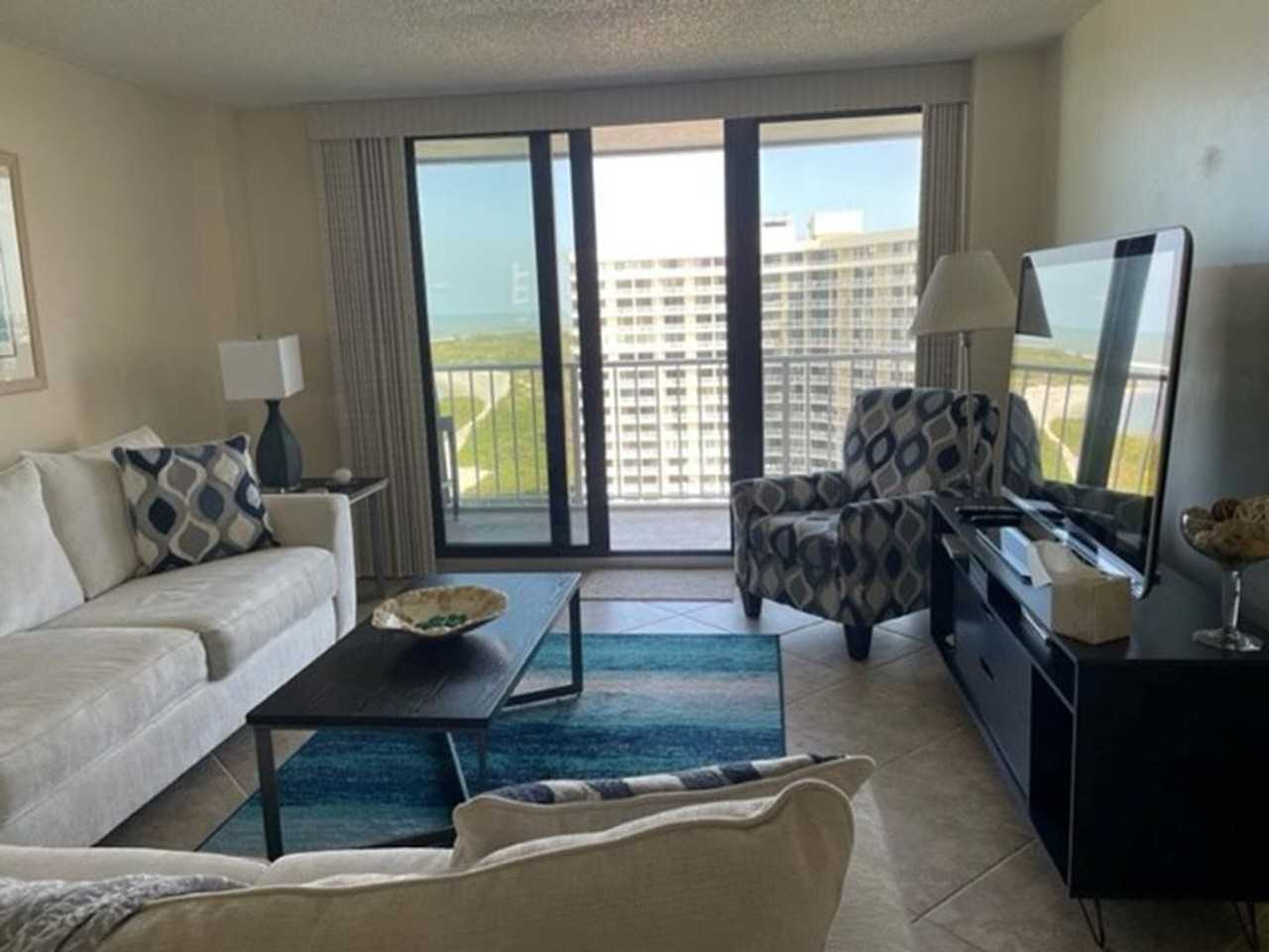 320 Seaview Ct #1710 - Photo 3 of 9