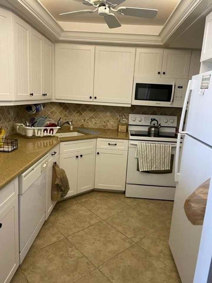 320 Seaview Ct #1710 - Photo 4 of 9