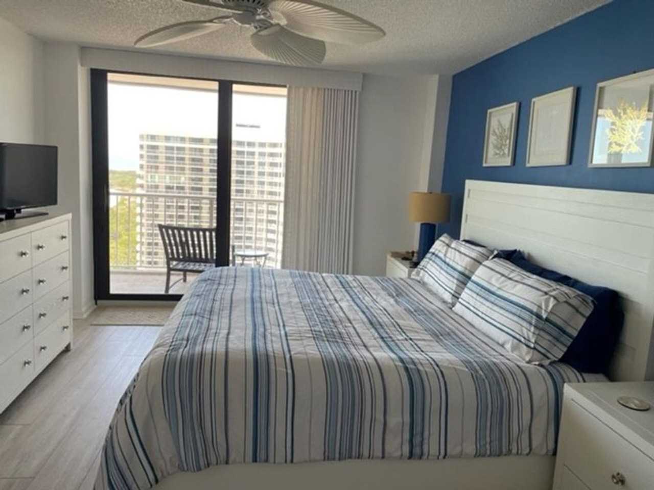 320 Seaview Ct #1710 - Photo 5 of 9