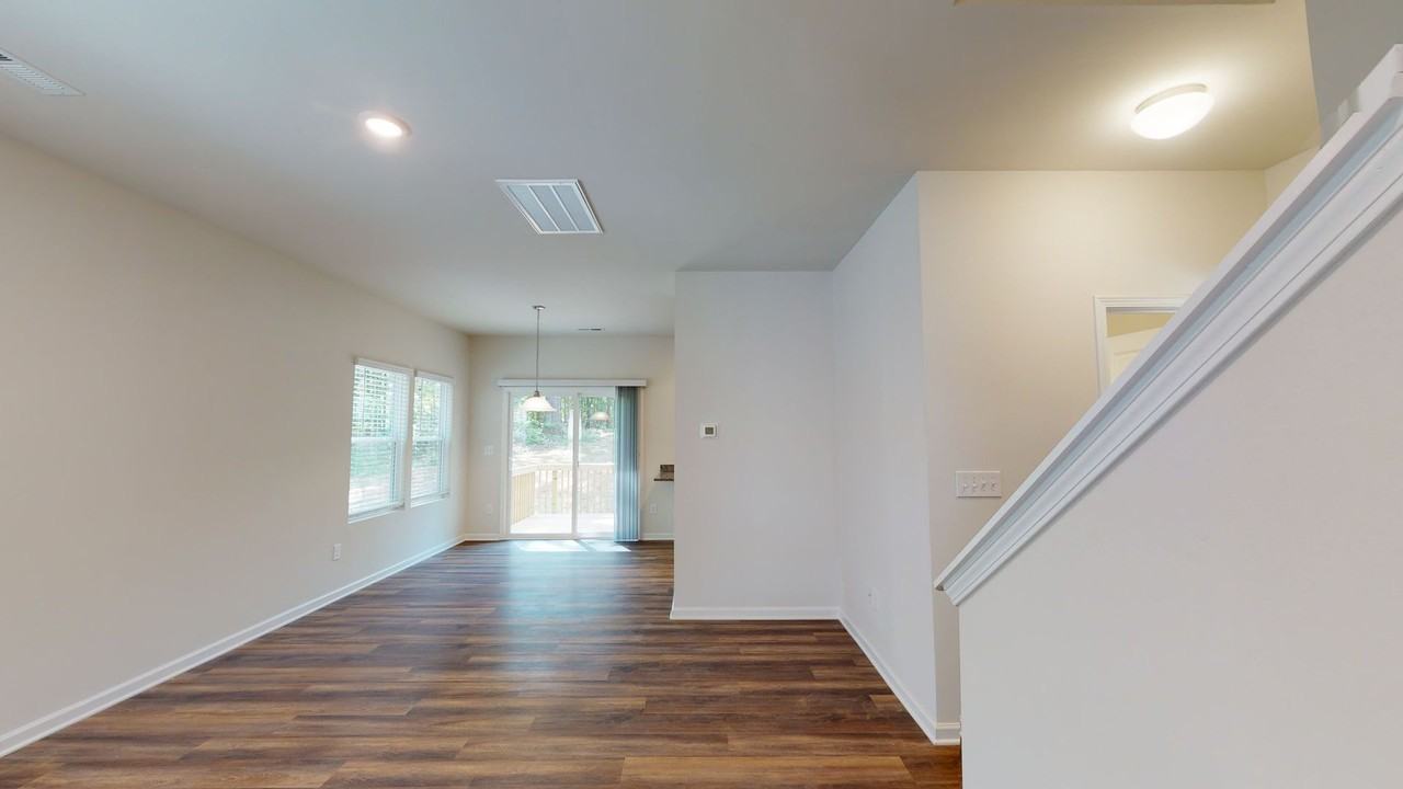 101 Middle Oaks Dr - Photo 2 of 15