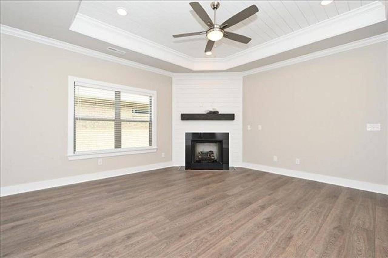 1807 Loebner Ln Se - Photo 2 of 24
