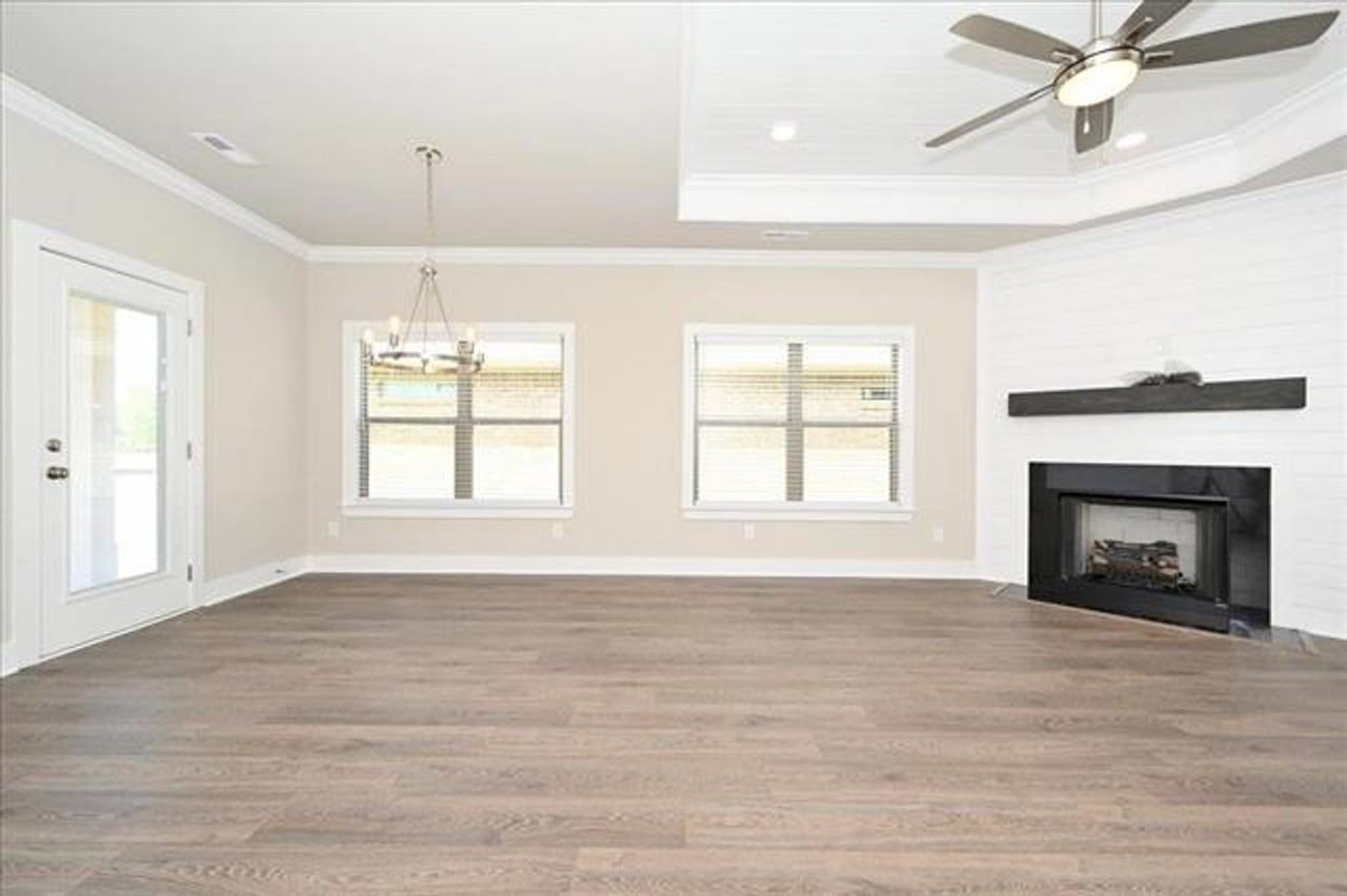 1807 Loebner Ln Se - Photo 3 of 24