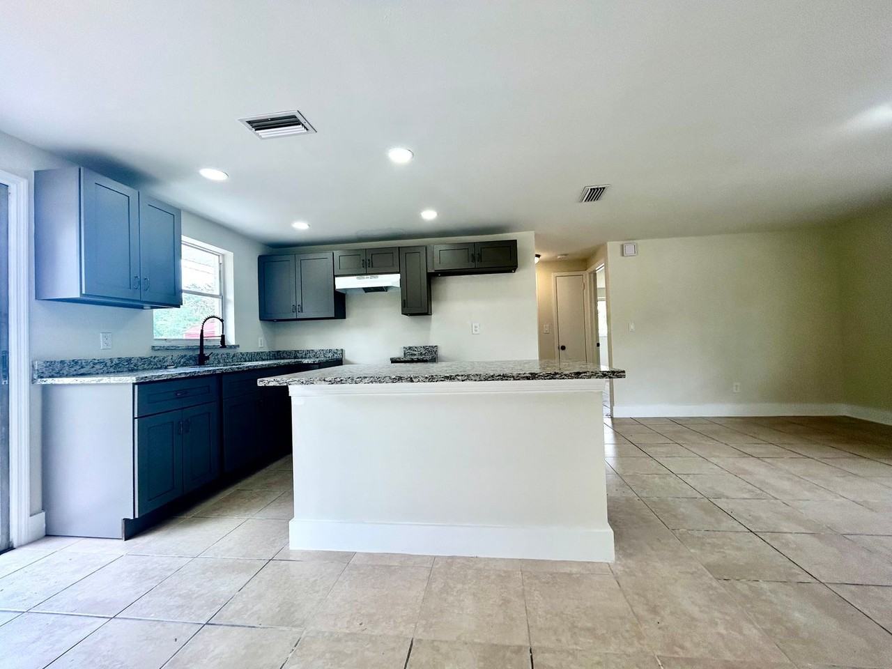 1416 Lura Ave - Photo 2 of 14