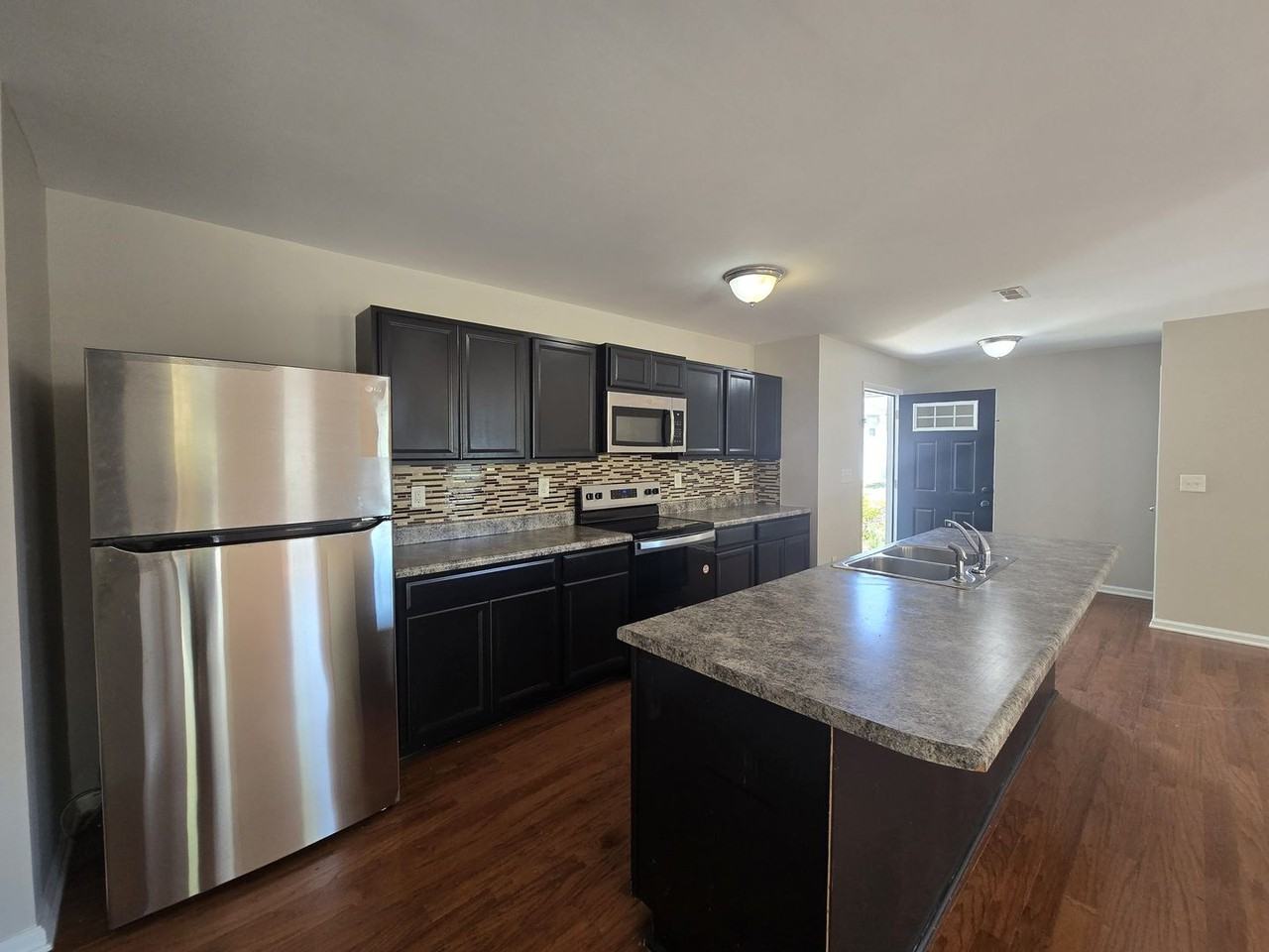 1728 Joseph Hewes Ct - Photo 3 of 19