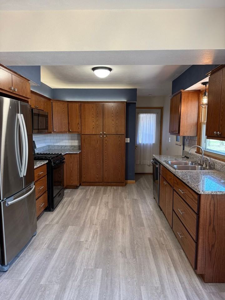 7734 E Rockton Rd - Photo 2 of 21