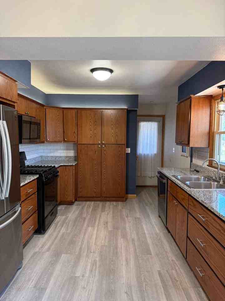 7734 E Rockton Rd - Photo 3 of 21