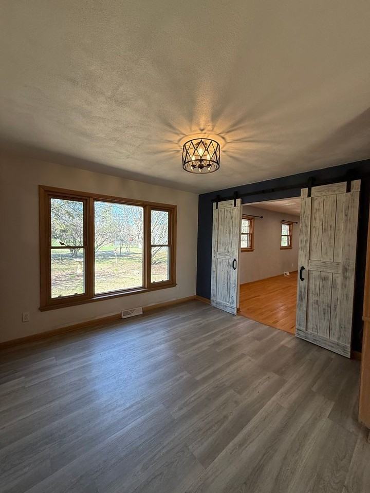 7734 E Rockton Rd - Photo 4 of 21