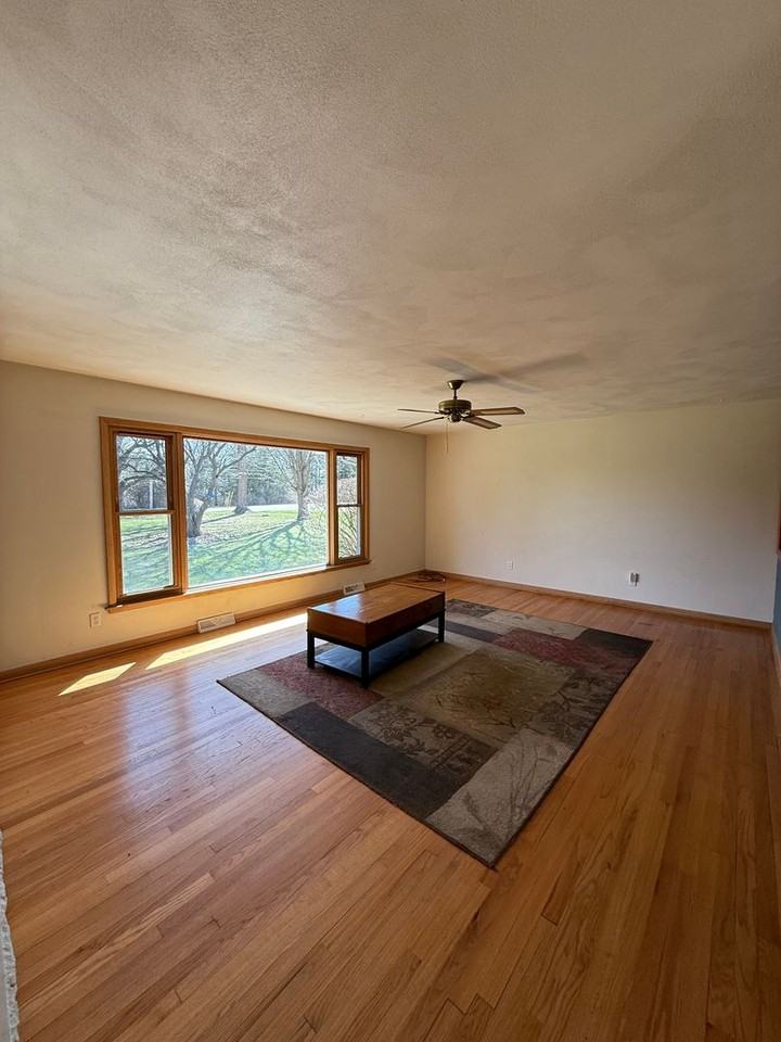 7734 E Rockton Rd - Photo 6 of 21
