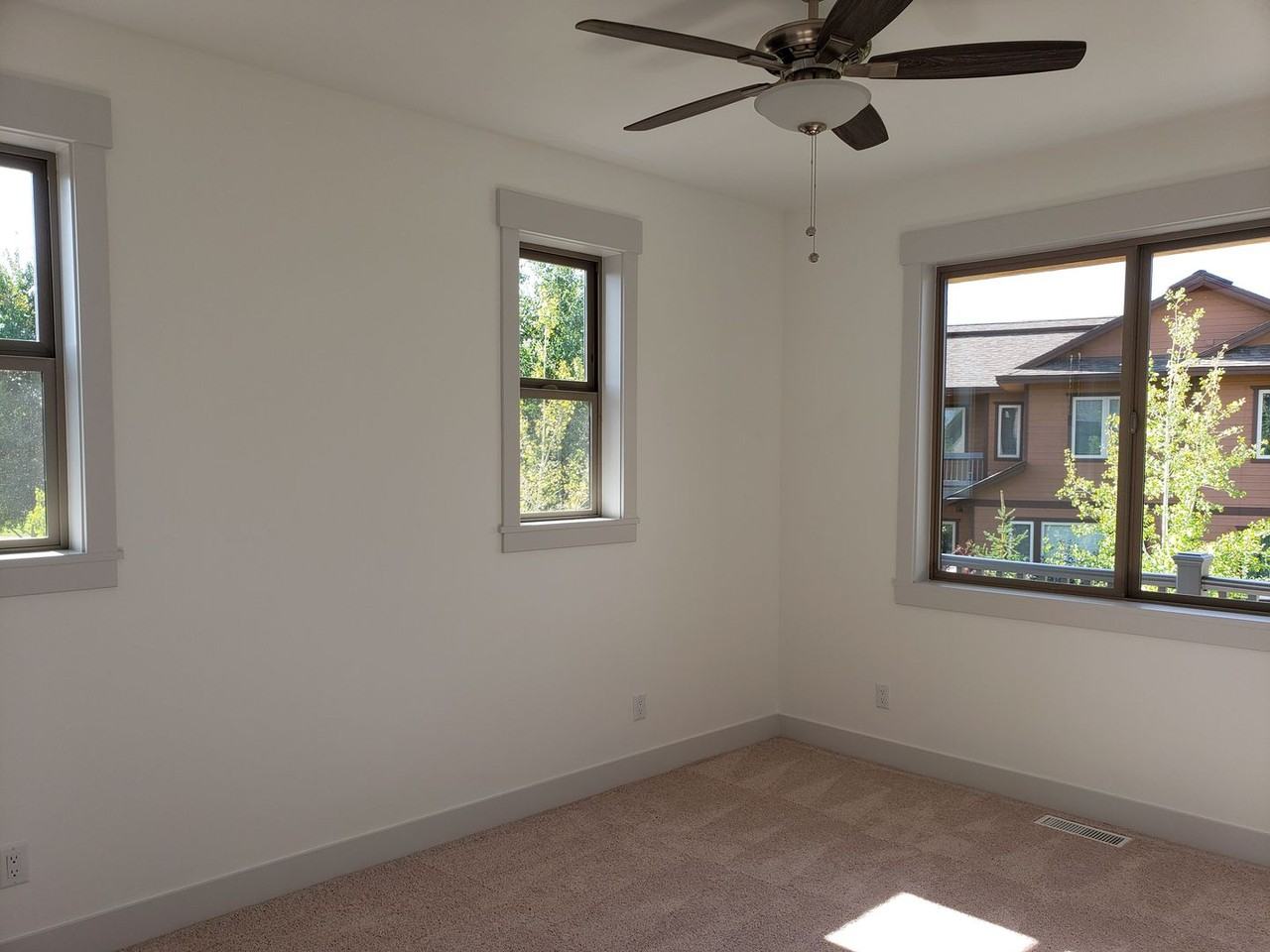 224 Abby Loop - Photo 3 of 12