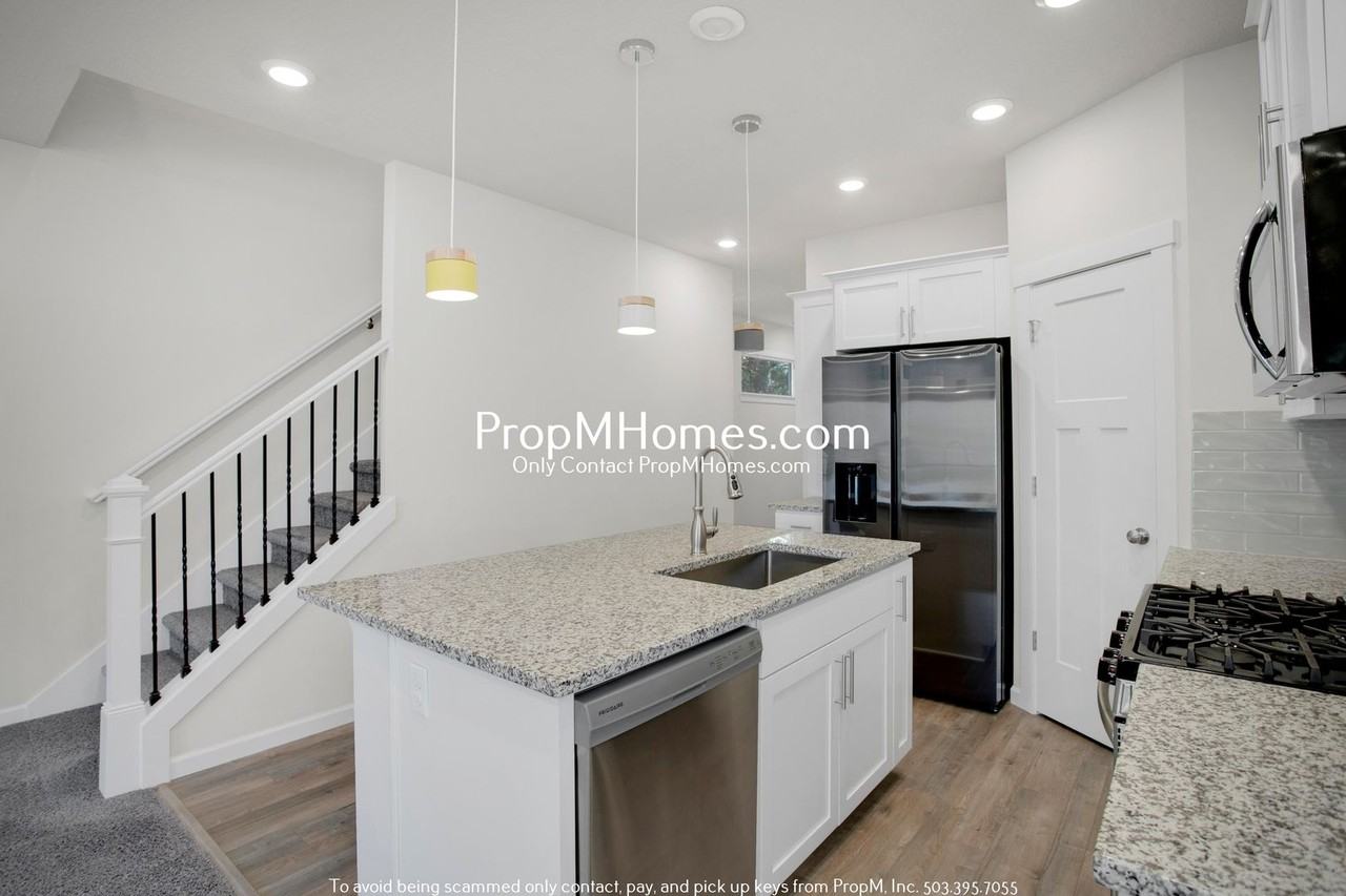 10709 Sw 72nd Ave - Photo 5 of 26