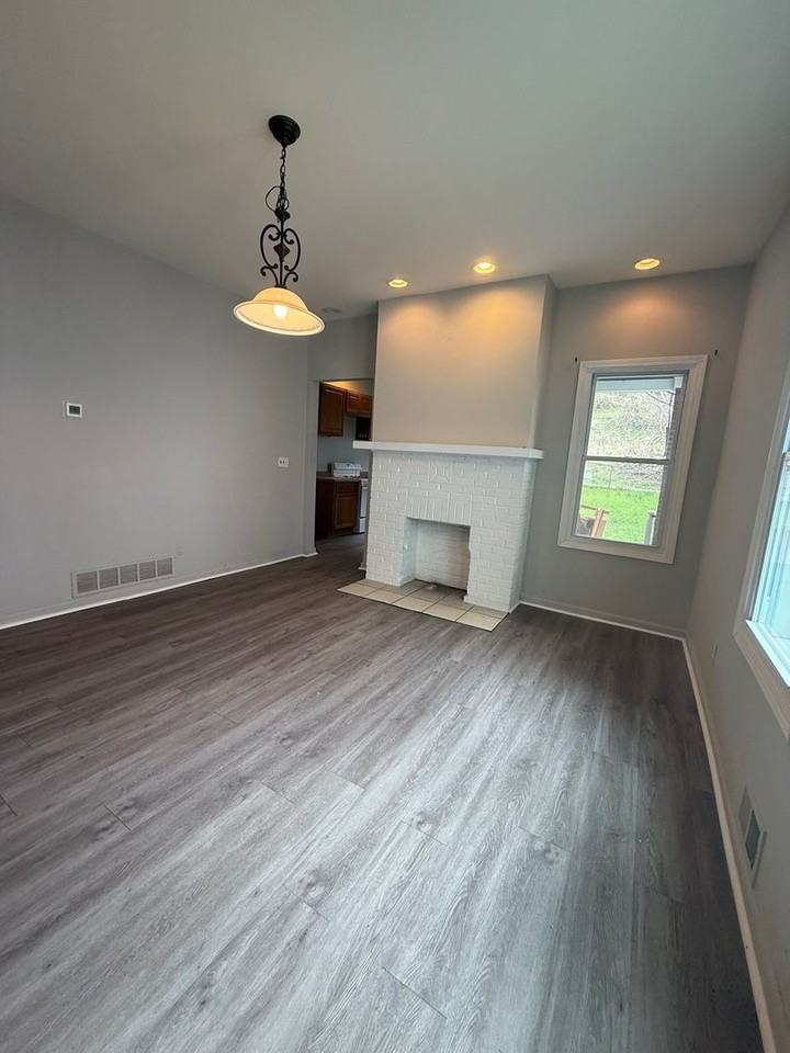 602 Division St - Photo 3 of 15