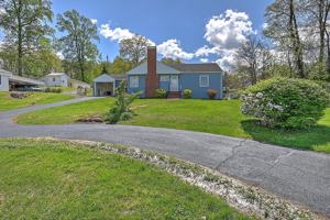 featured image of 1212 E Spencer St