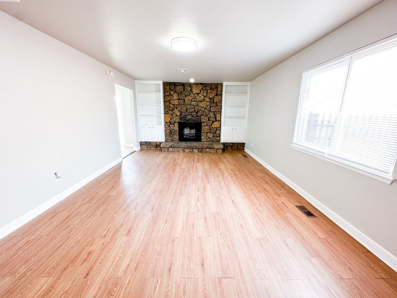 730 Arlington Dr - Photo 2 of 25