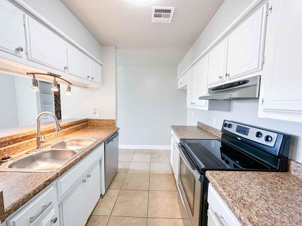 730 Arlington Dr - Photo 3 of 25