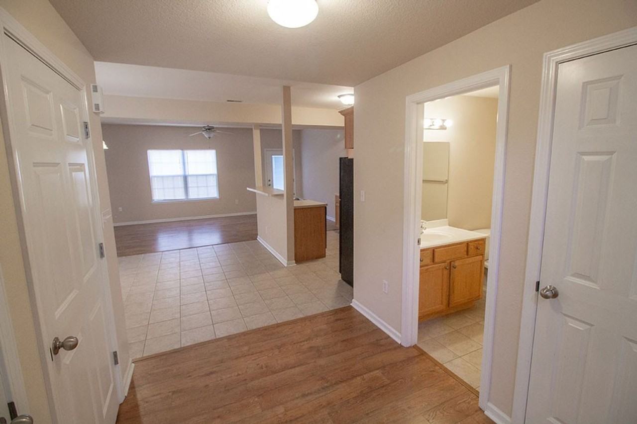 1927 Center St - Photo 4 of 42