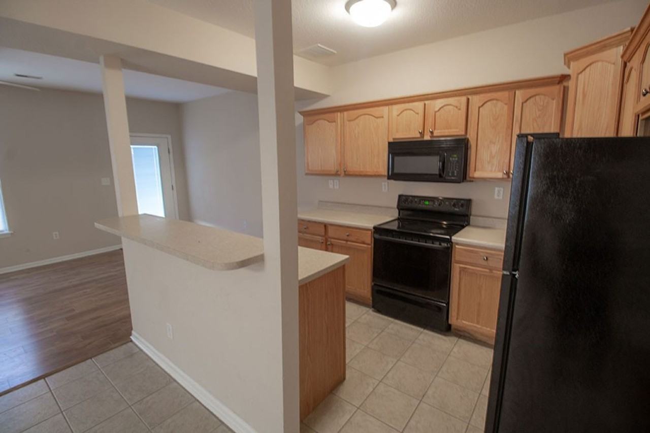 1927 Center St - Photo 5 of 42