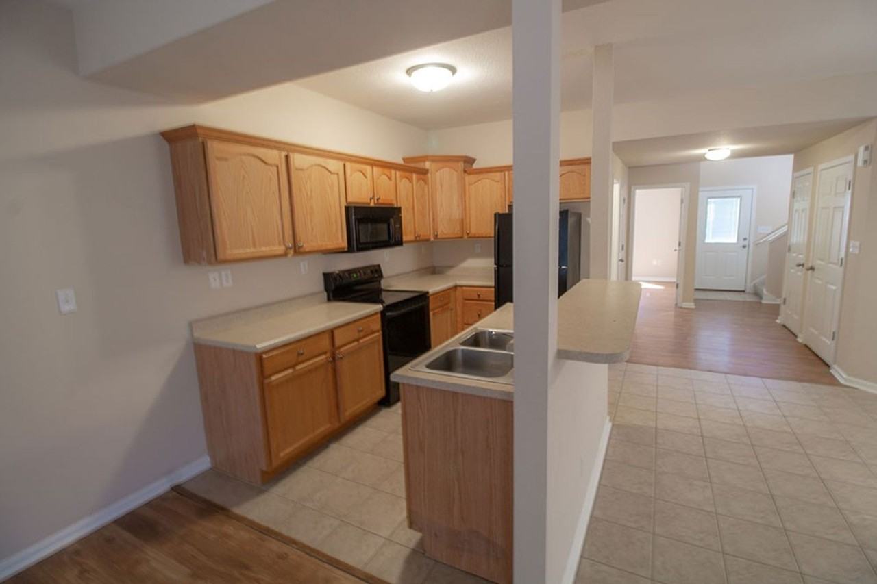 1927 Center St - Photo 6 of 42