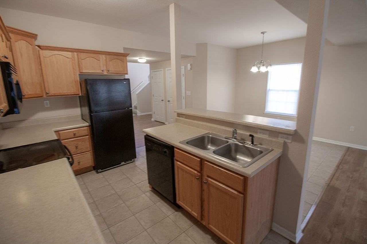 1927 Center St - Photo 7 of 42