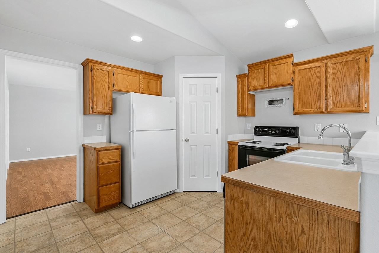 775 N Cygnus Pl - Photo 7 of 26