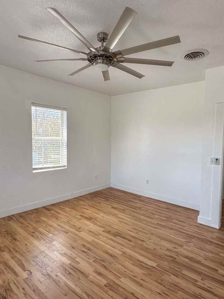 821 S Rivendale Ave #B - Photo 5 of 18