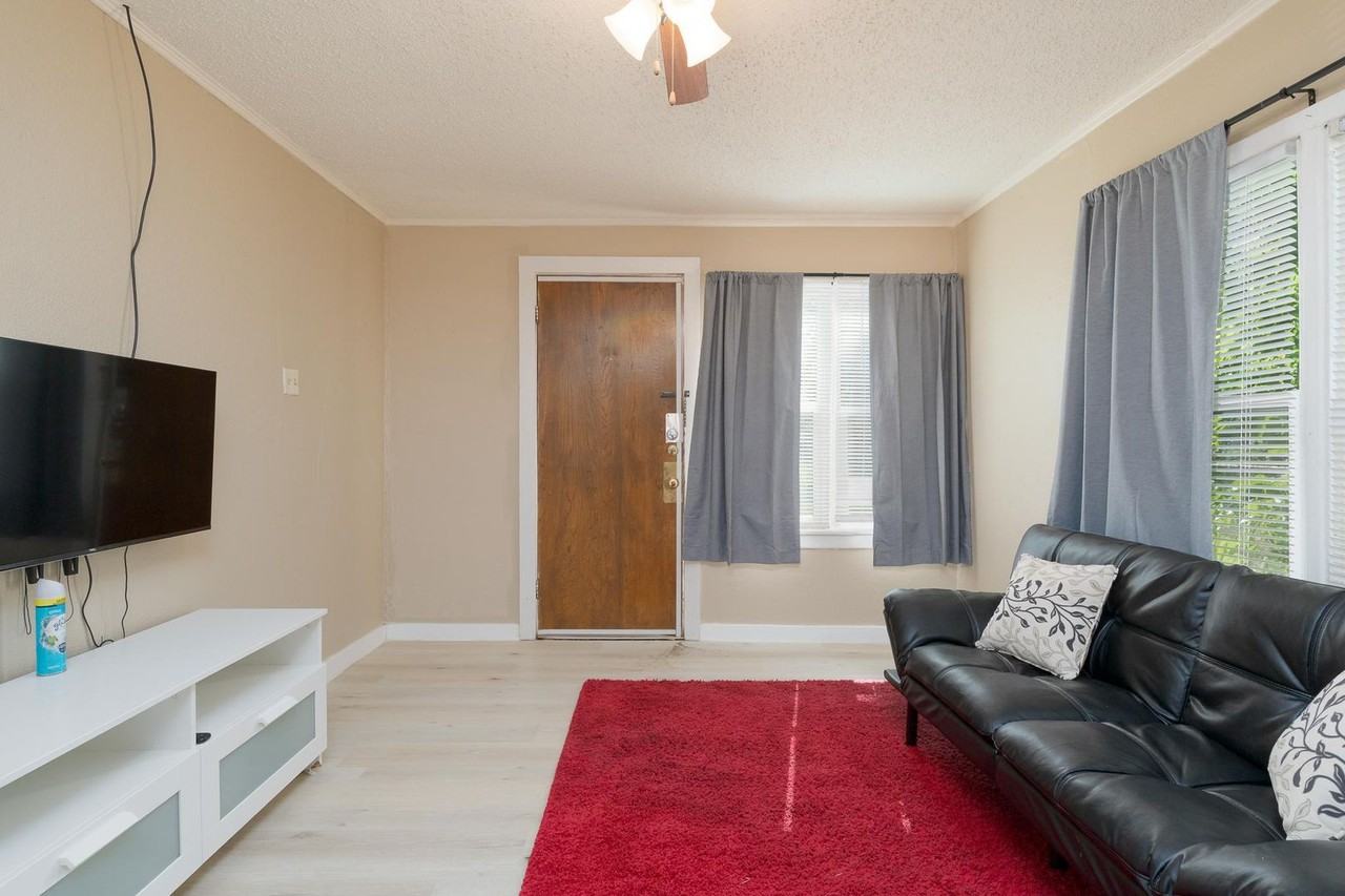 1341 1341 Hickory B Street - Photo 7 of 20