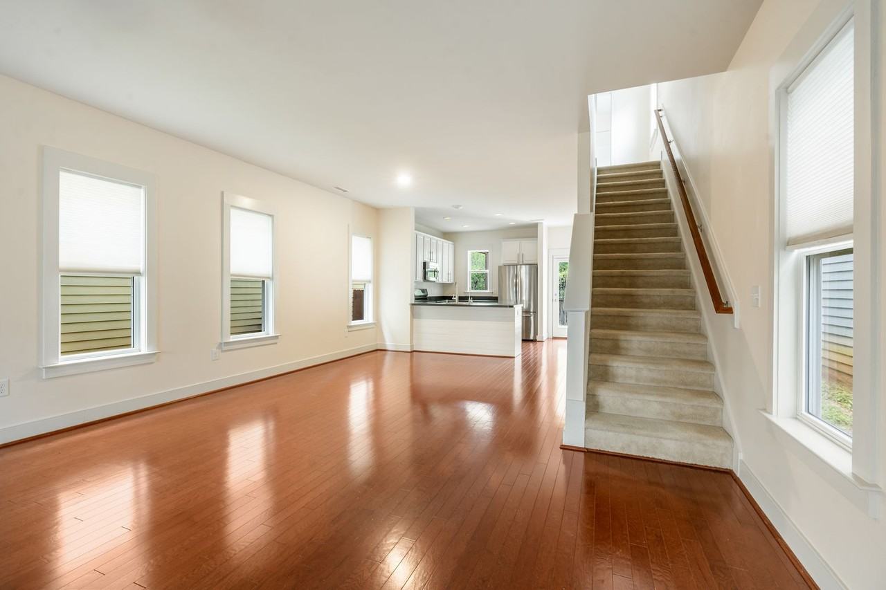 44 Danbury Ct - Photo 2 of 15