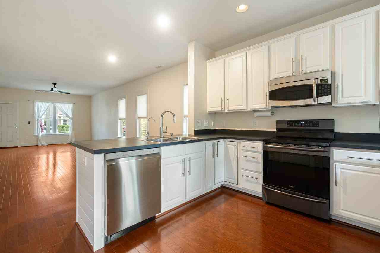 44 Danbury Ct - Photo 4 of 15