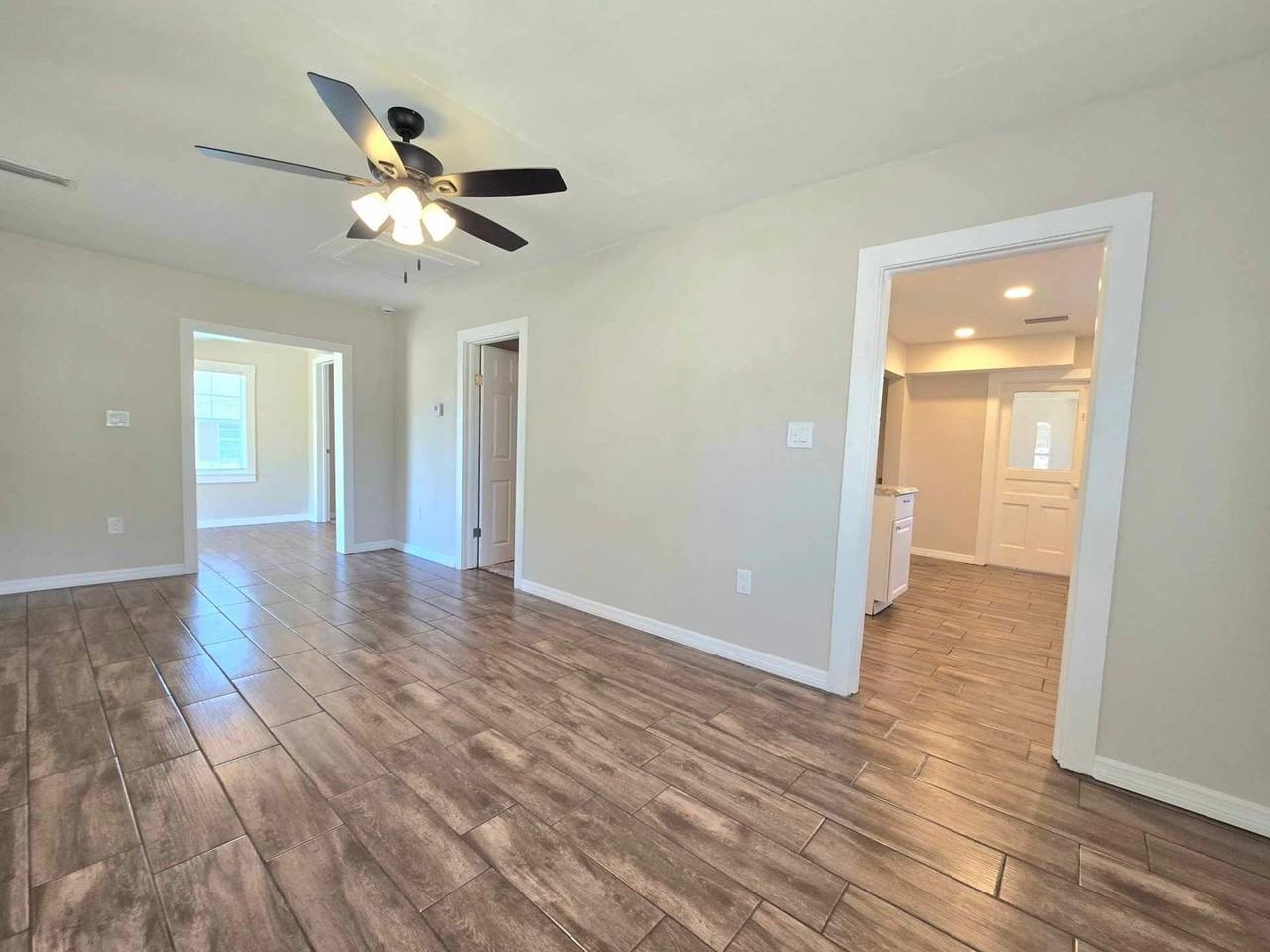 1104 W 8th St - Photo 3 of 13