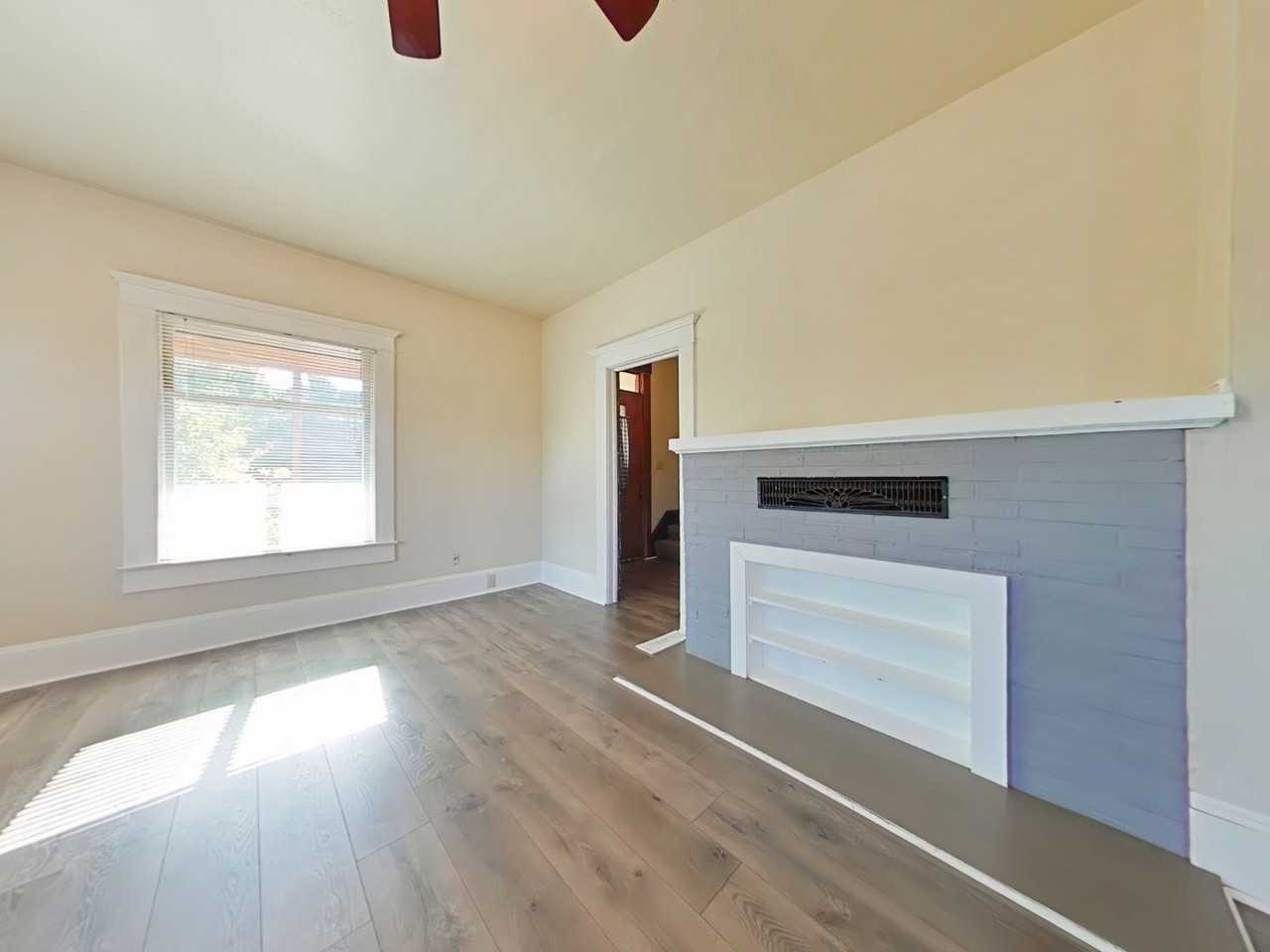 806 Sw Western Blvd - Photo 2 of 11