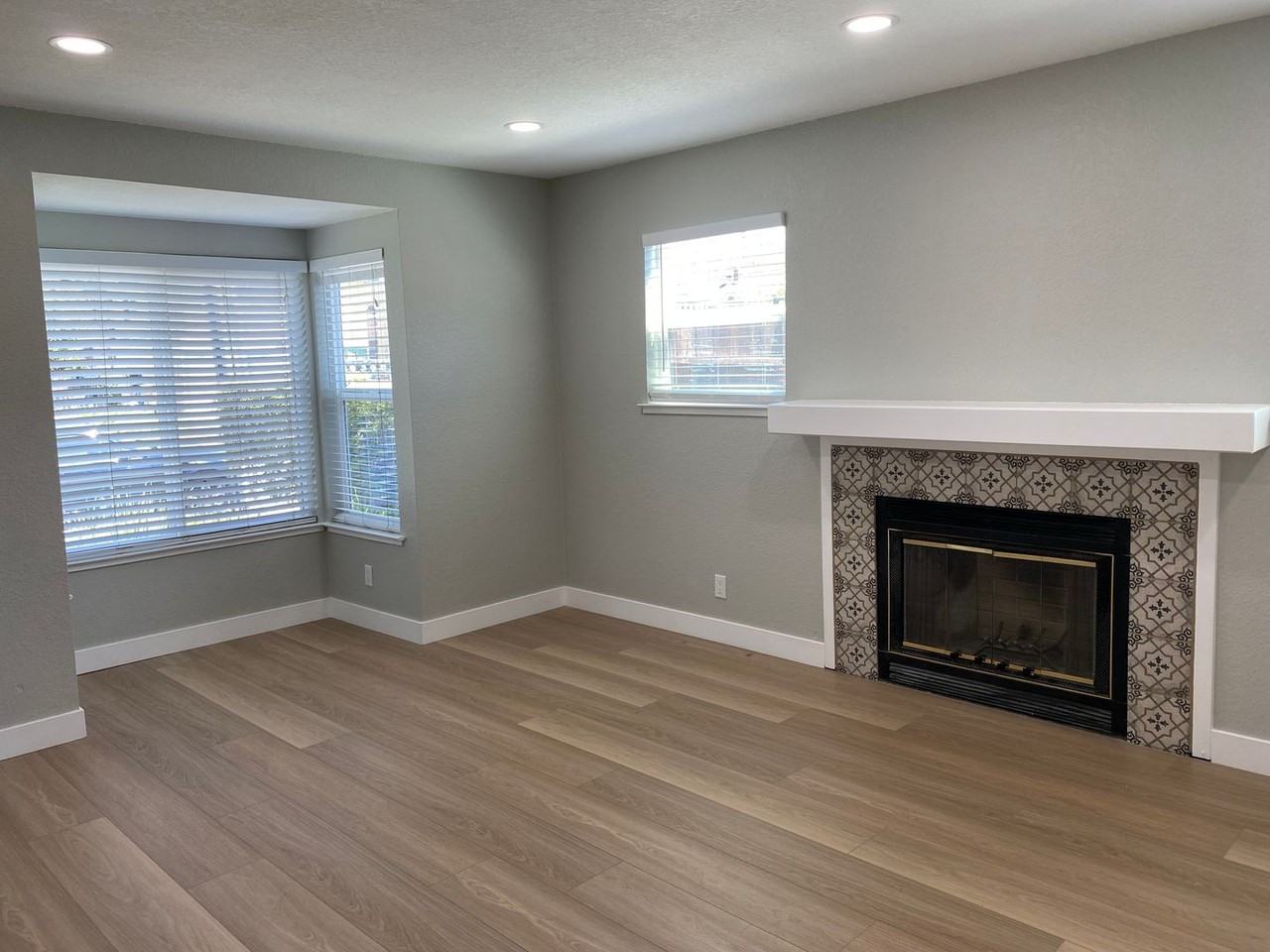 121 N 9th St - Photo 3 of 11