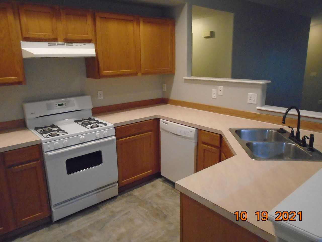 625 S Sunrise Dr - Photo 3 of 7