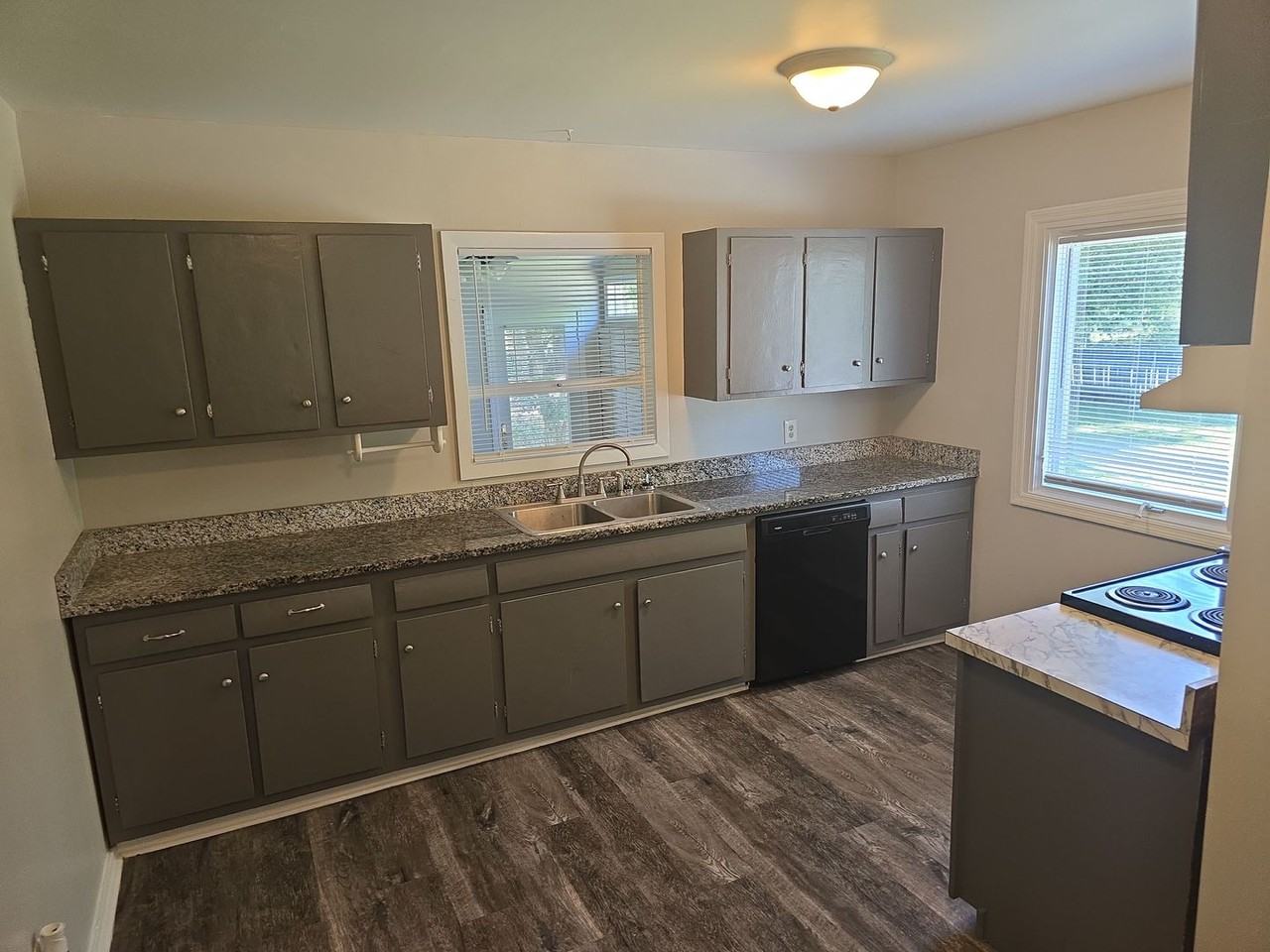 1718 Springfield Ave - Photo 4 of 13