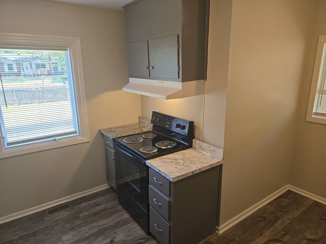 1718 Springfield Ave - Photo 5 of 13