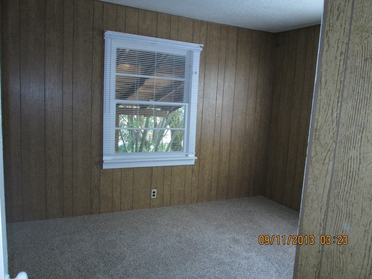 135 Nw B Ave - Photo 3 of 11