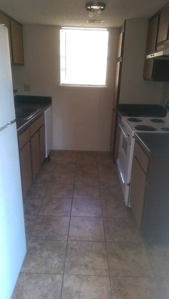 7813 S Douglas Ave - Photo 6 of 9