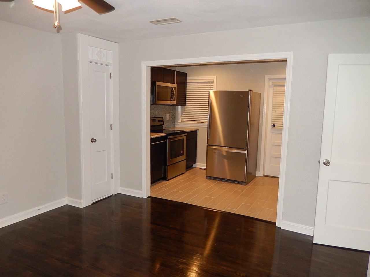 1418 Live Oak St - Photo 4 of 18